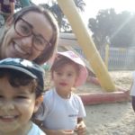 professora fazendo selfie com alunos professora fazendo selfie com alunos