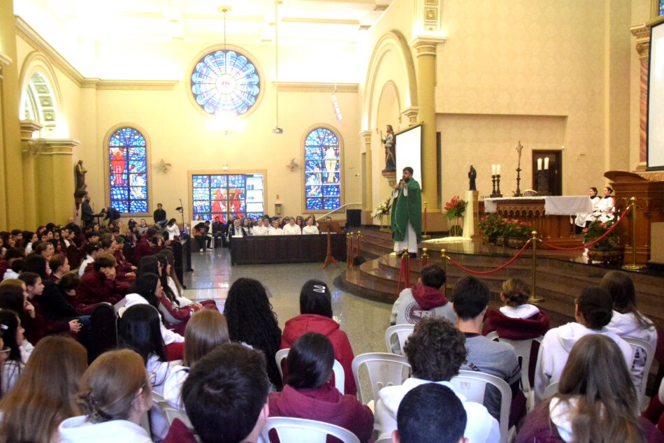 Colégio São Bento celebra Missa em Ação de Graças pelo encerramento do semestre e pelo Dia de São Bento